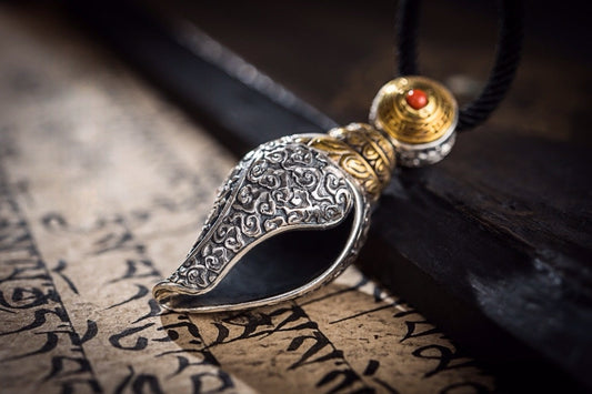 Buddha Trace Dharma conch shell pendant Buddha Trace