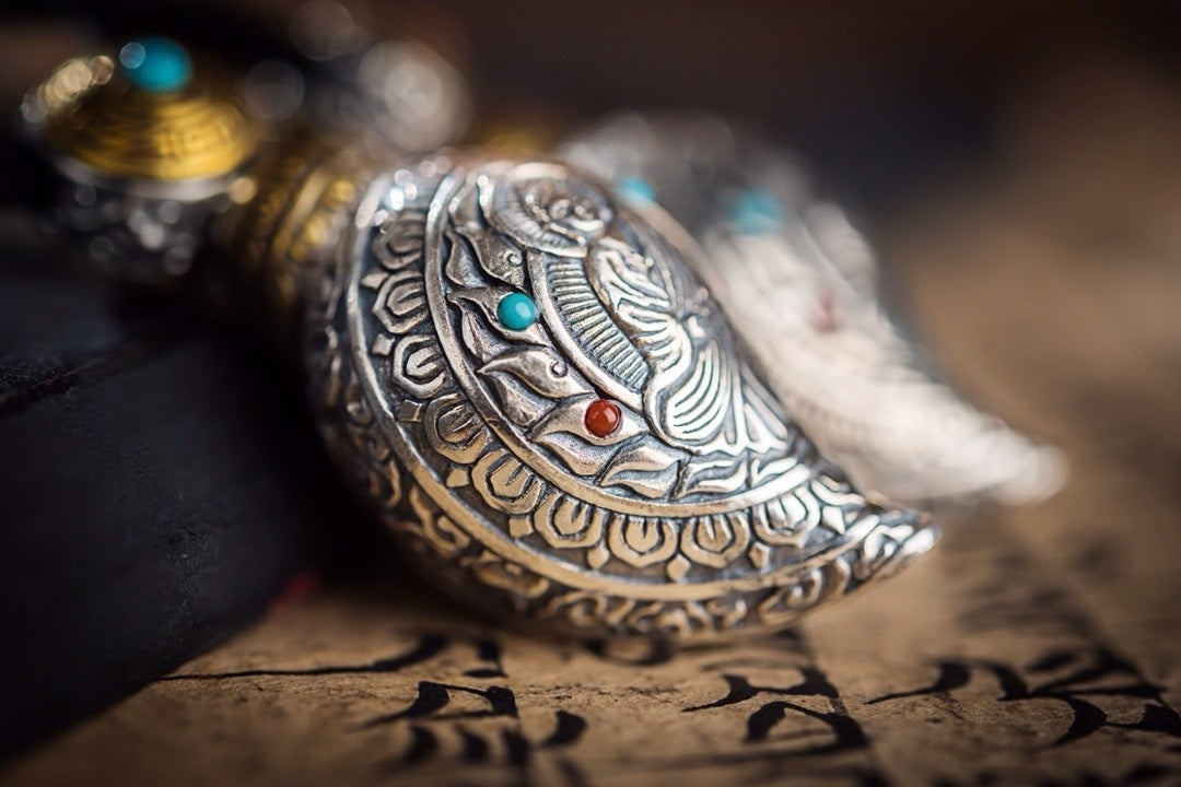 Buddha Trace Dharma conch shell pendant Buddha Trace