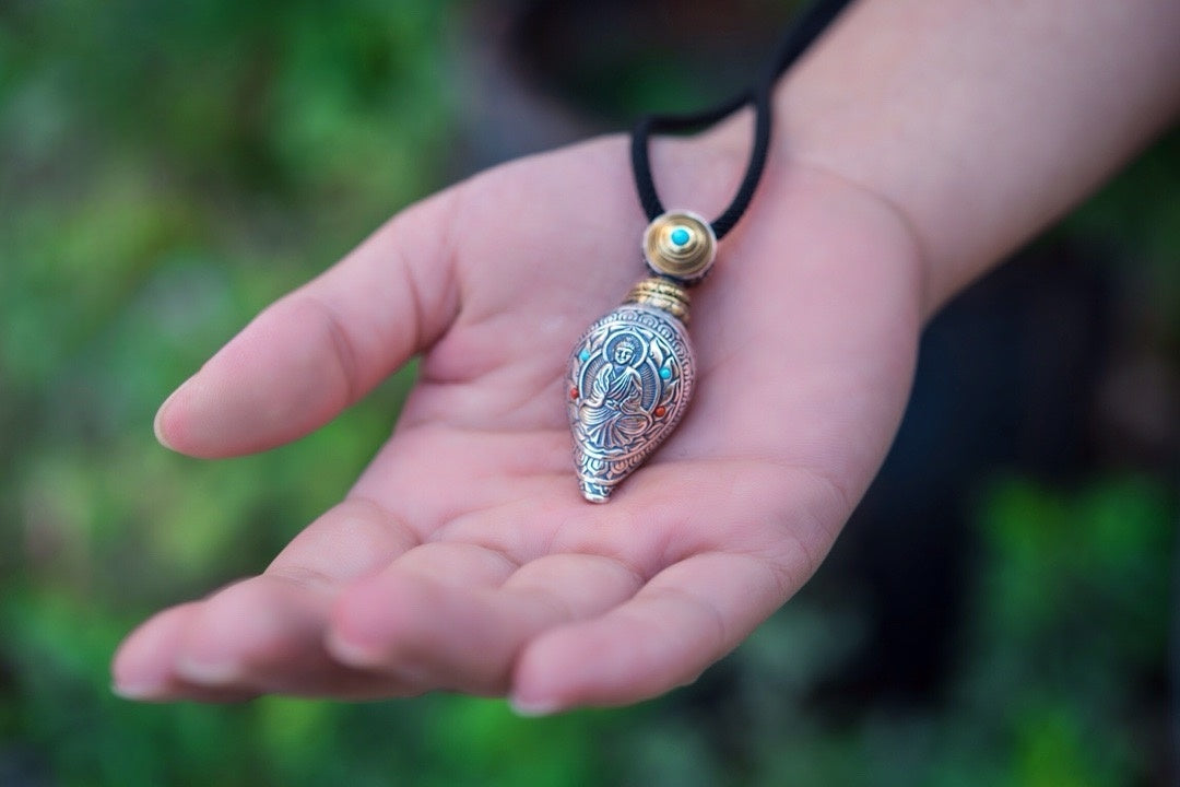 Buddha Trace Dharma conch shell pendant Buddha Trace