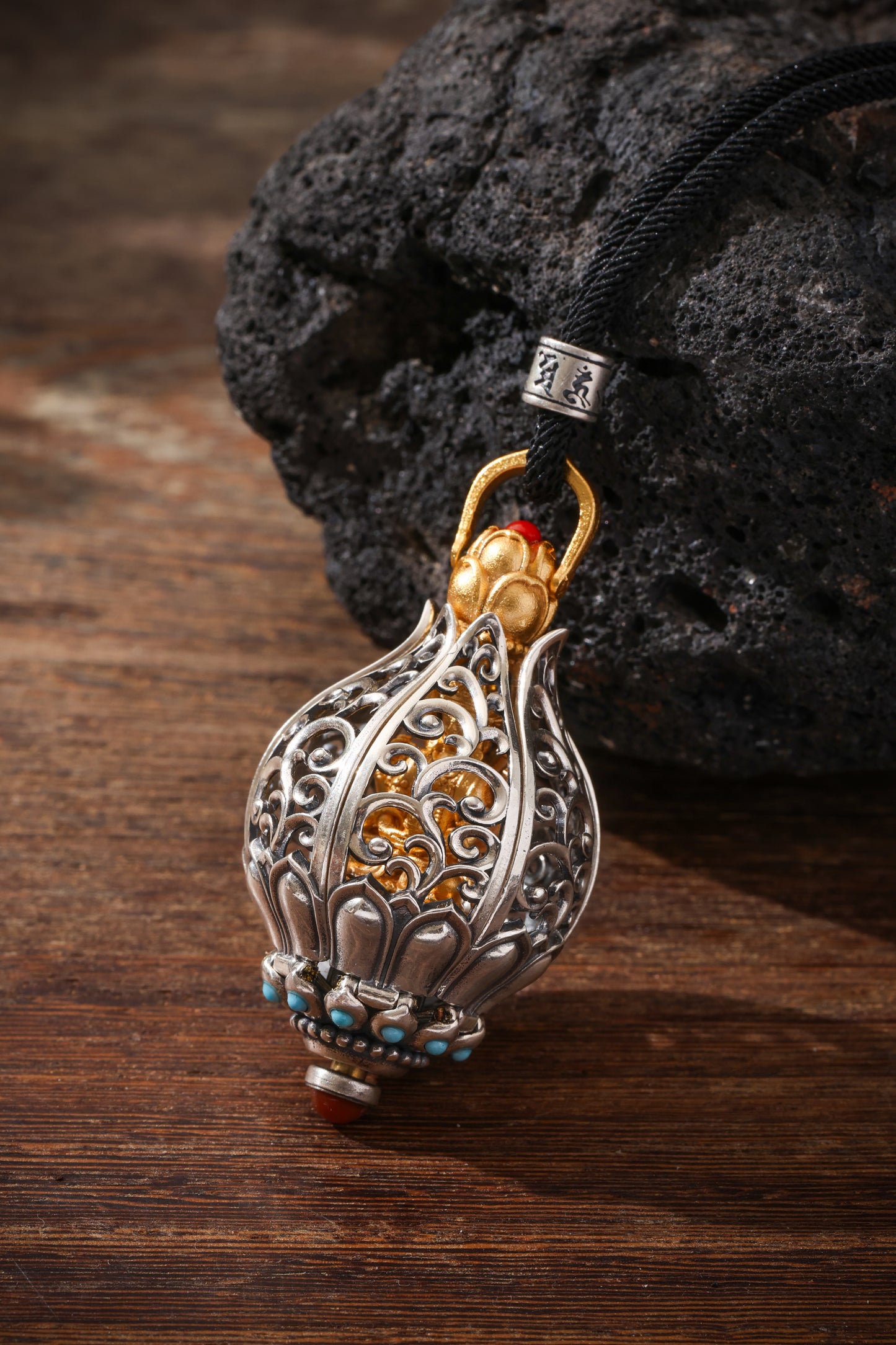 Buddha Trace Tibetan Flowers Bloom to Reveal Buddha Pendant Buddha Trace