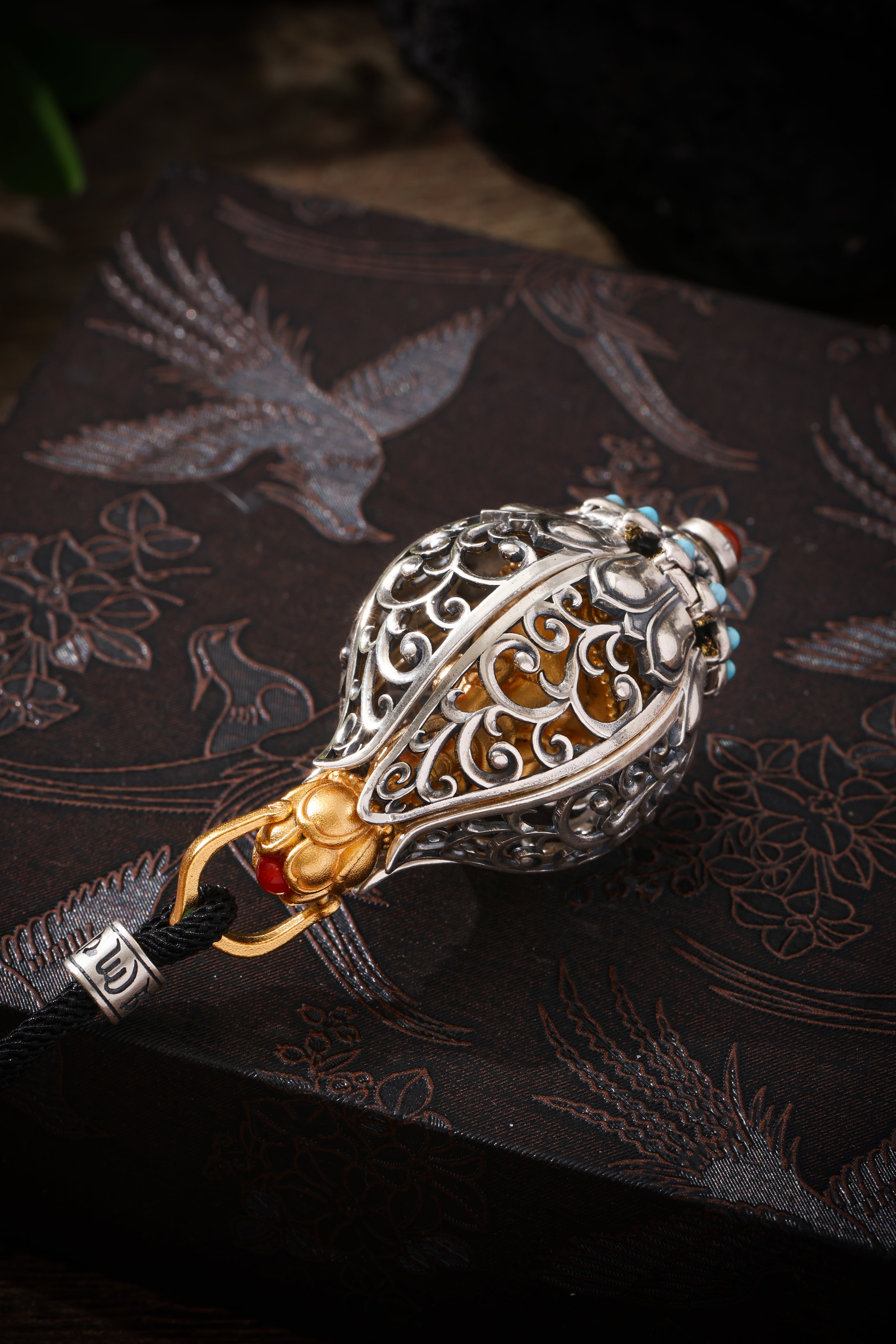 Buddha Trace Tibetan Flowers Bloom to Reveal Buddha Pendant Buddha Trace