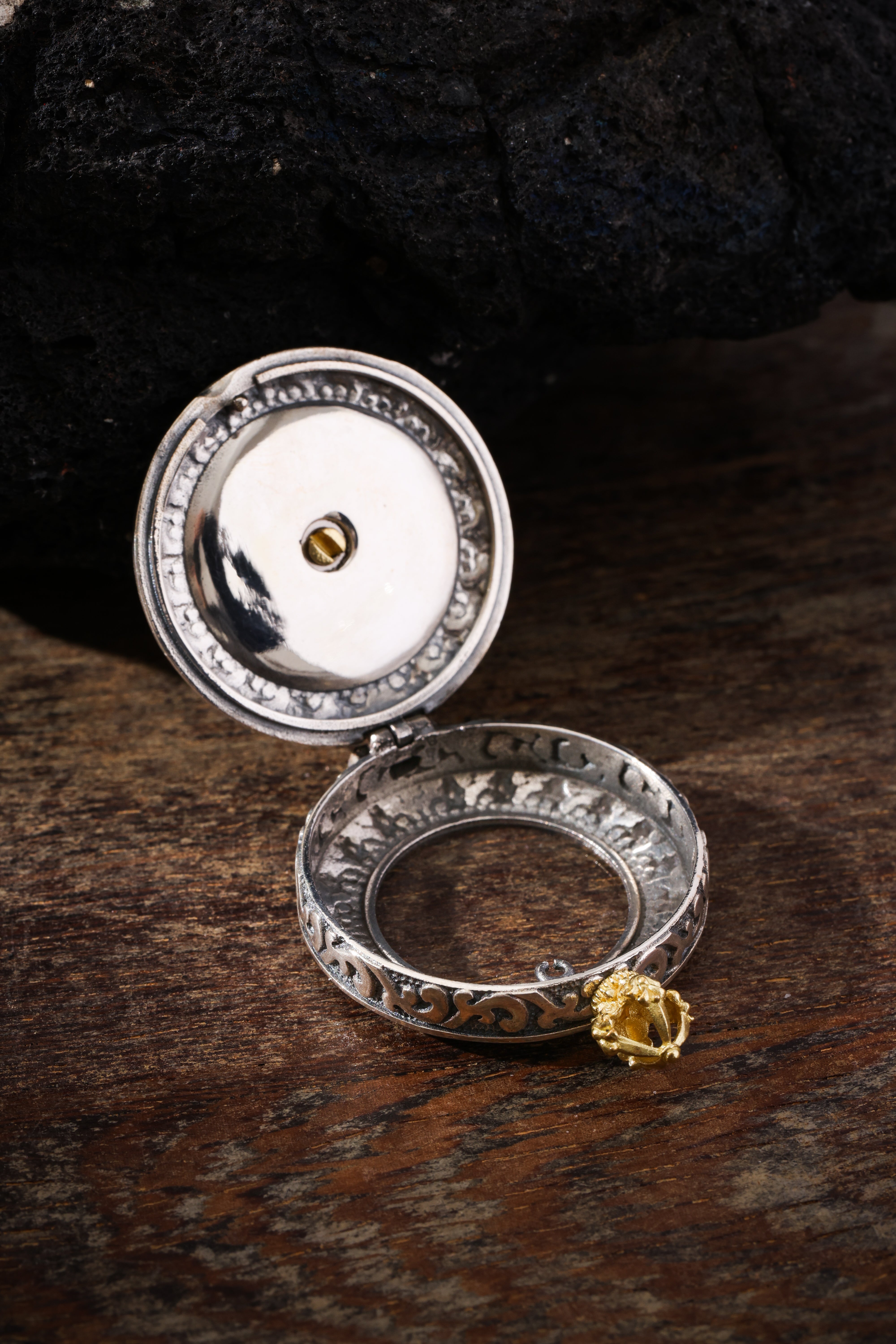 Buddha Trace Six-Syllable Mantra Gawu Pendant Buddha Trace