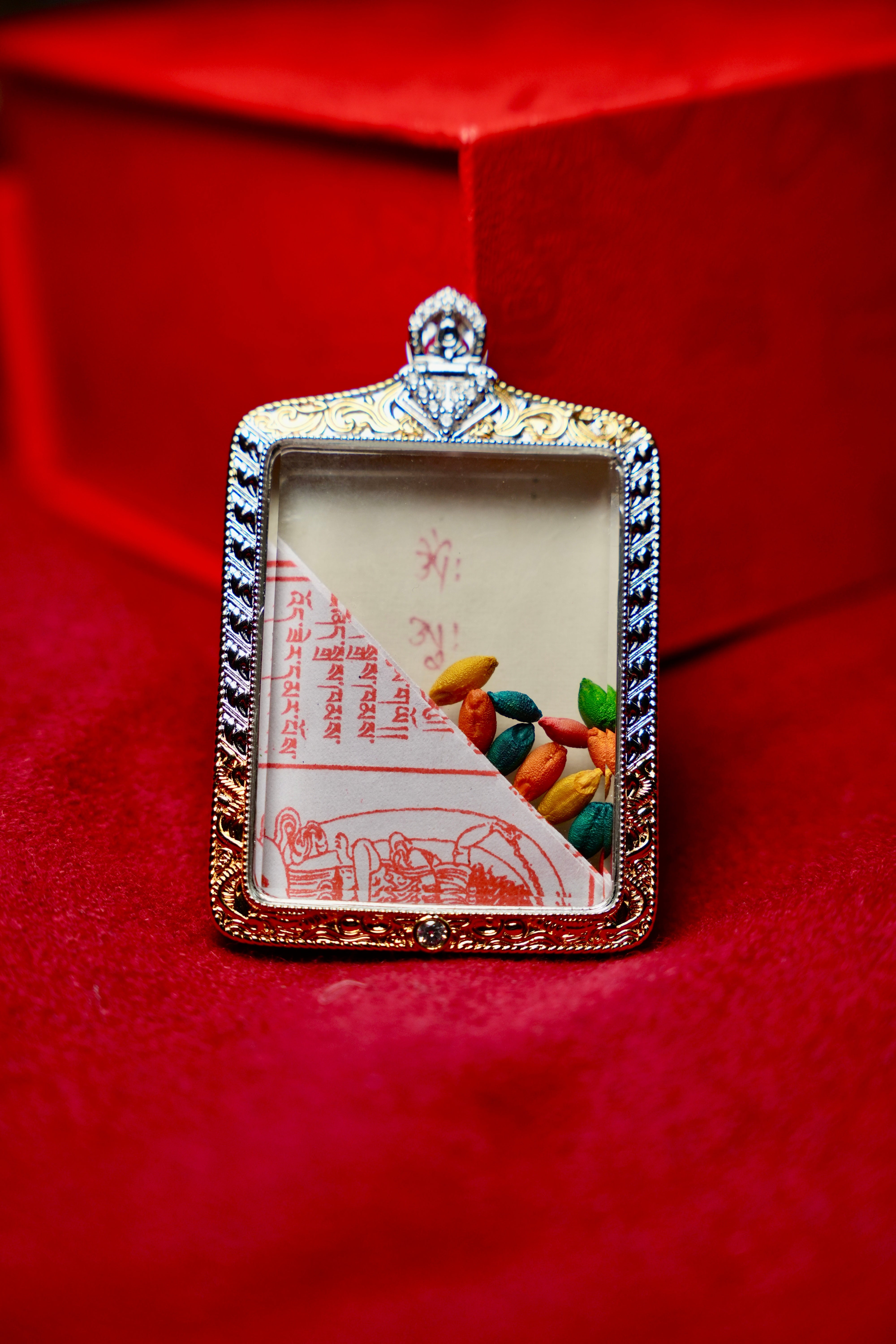 Buddha Trace Tibetan Thousand-Armed Guanyin Bodhisattva Thangka Buddha Trace